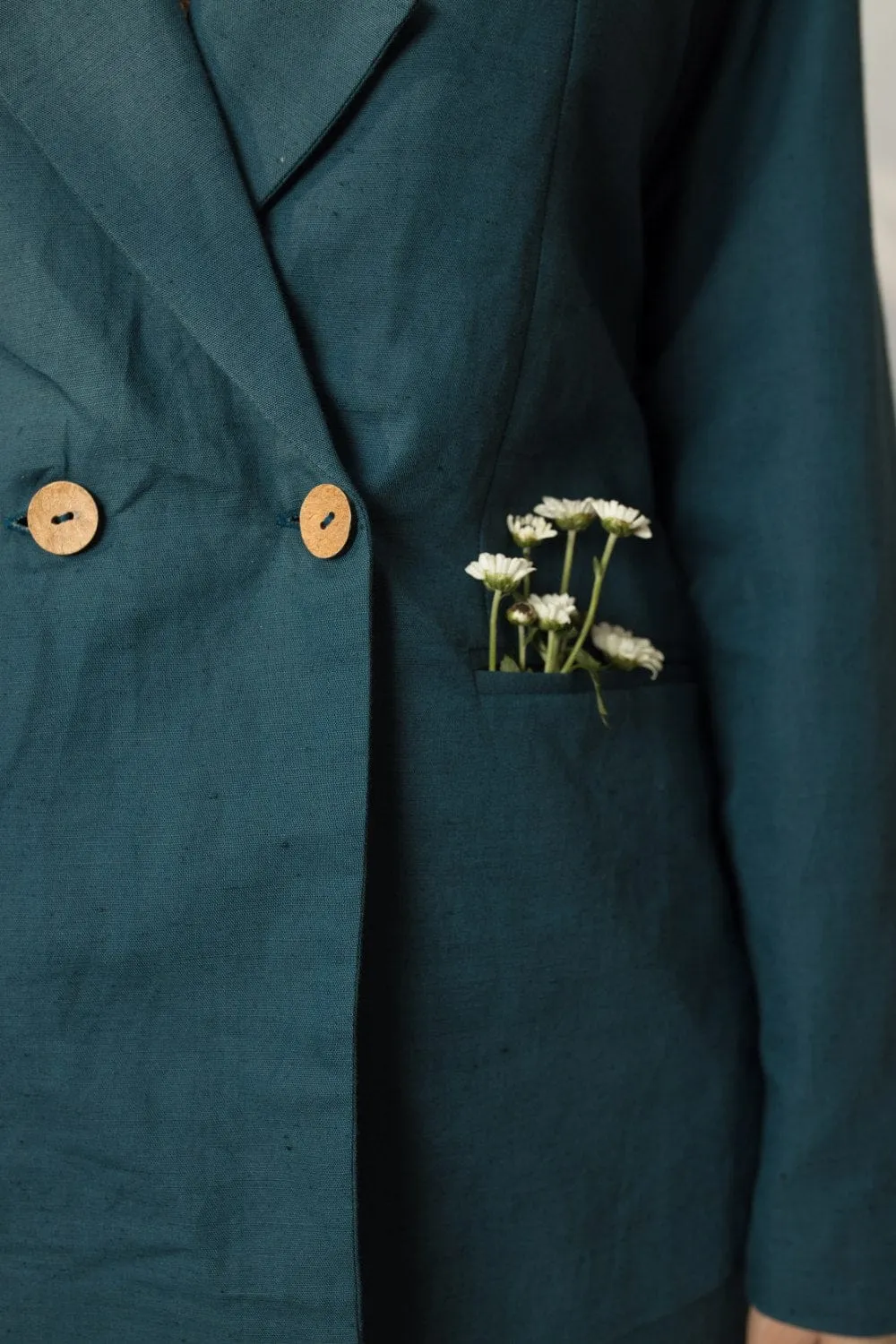 DOUBLE-BREASTED BLAZER