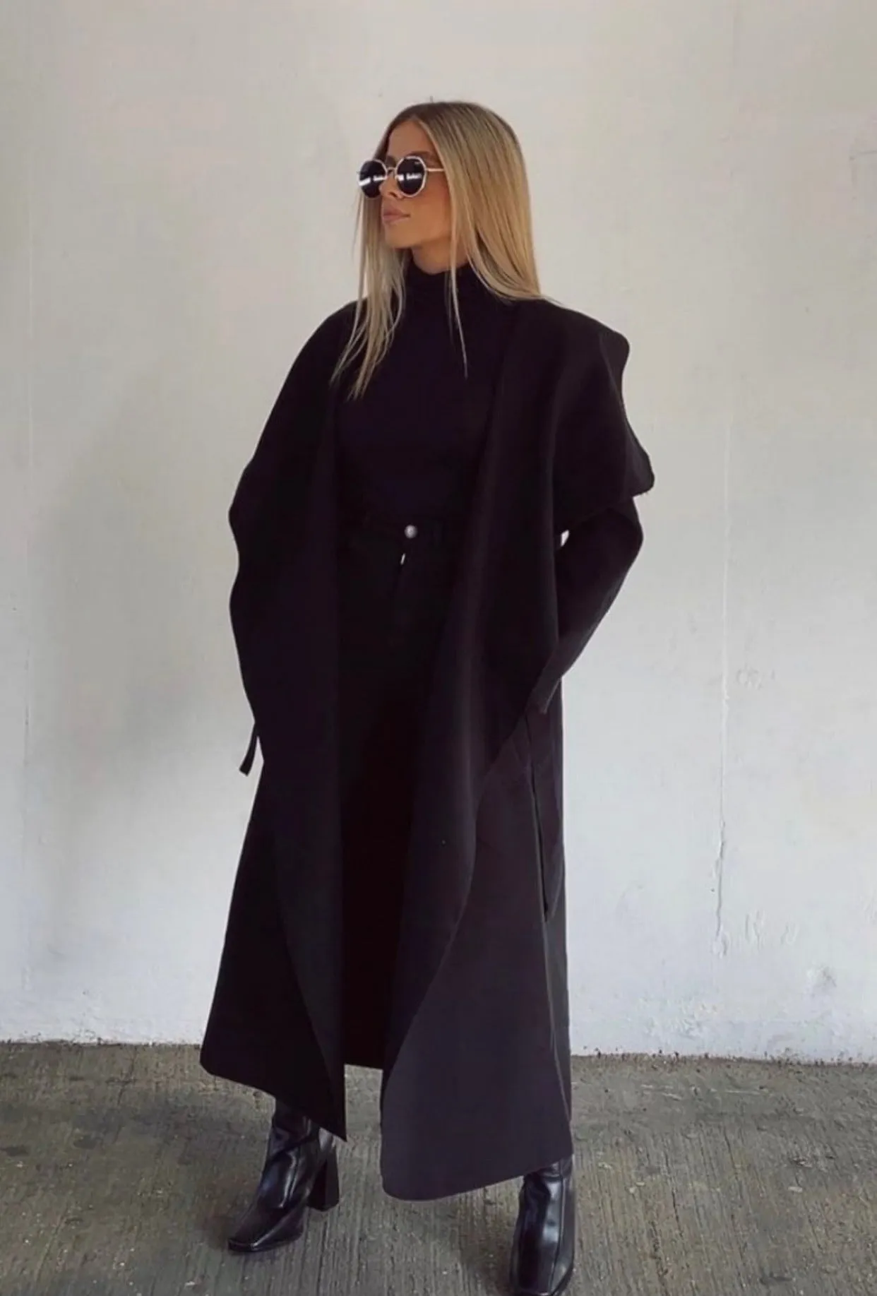 STAYING WARM TRENCH COAT